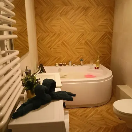 Z Jacuzzi I Sauna ראדום