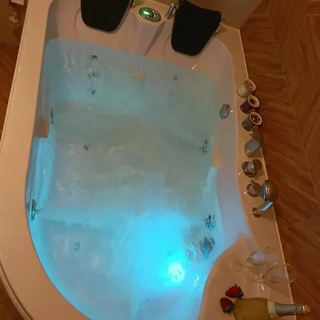 Z Jacuzzi I Sauna ראדום