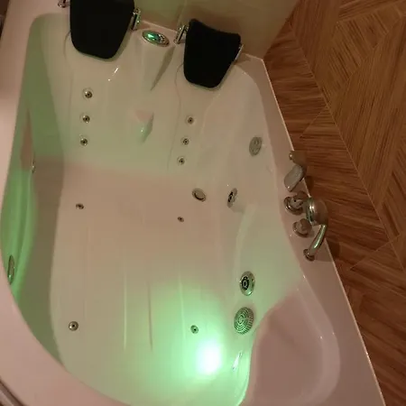Z Jacuzzi I Sauna Апартаменты Радом